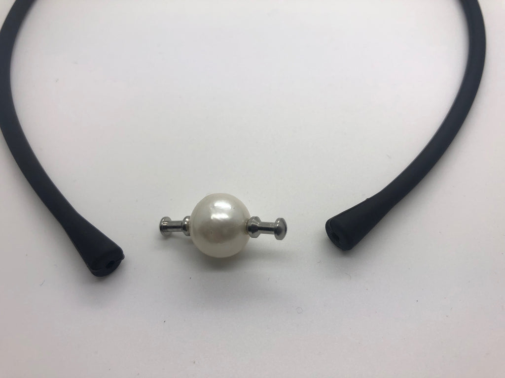 Freshwater Clip in Pearl silicone Choker