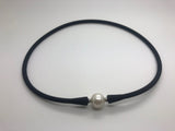 Freshwater Clip in Pearl silicone Choker